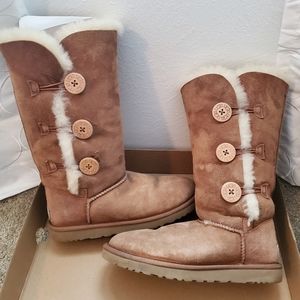 UGG Tall Bailey Button Triplet in Chestnut Boots